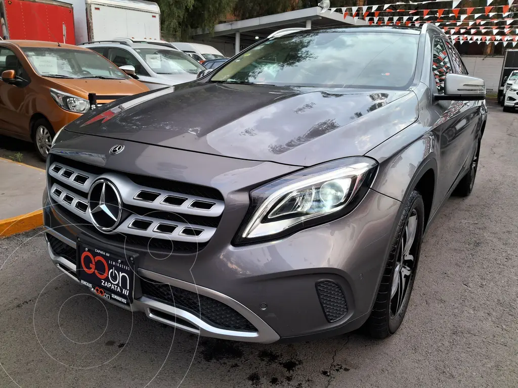 foto Mercedes Clase GLA 200 CGI Sport Aut usado (2018) color Gris precio $320,000