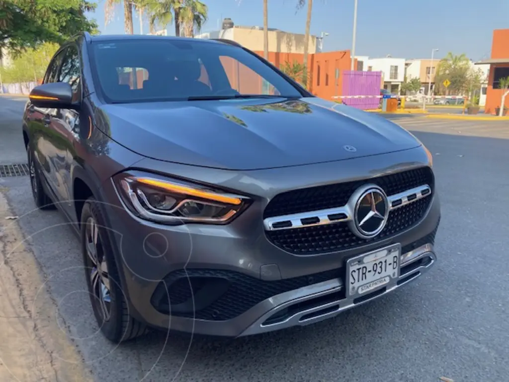 foto Mercedes Clase GLA 200 Progressive usado (2021) color Gris precio $469,900