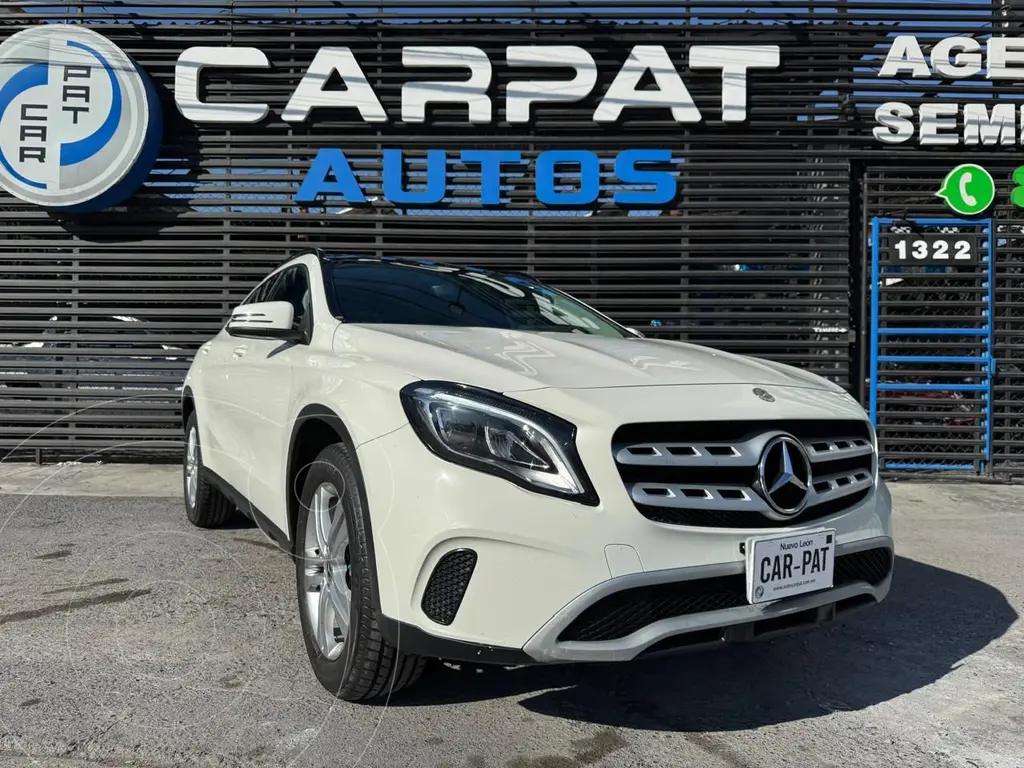 foto Mercedes Clase GLA 200 CGI Sport Aut usado (2018) color Blanco precio $299,000