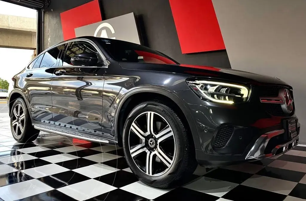 foto Mercedes Clase GLC 300 4MATIC Coupé usado (2020) color Gris precio $649,000