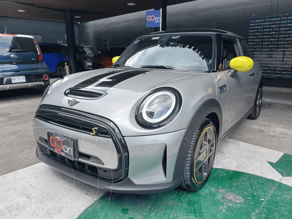 foto MINI Cooper SE ICONIC usado (2024) color MINMELTING SILVER III precio $565,000