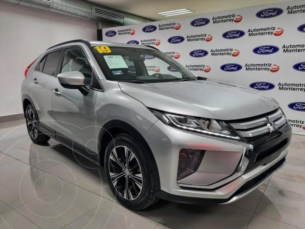 foto Mitsubishi Eclipse Cross GLX usado (2019) color Plata precio $350,000