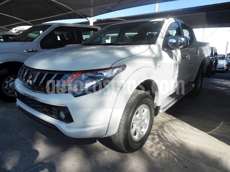 foto Mitsubishi L200 4x2 2.4L Cabina Doble usado