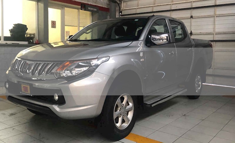 foto Mitsubishi L200 4x4 2.5L DI-D Cabina Simple usado