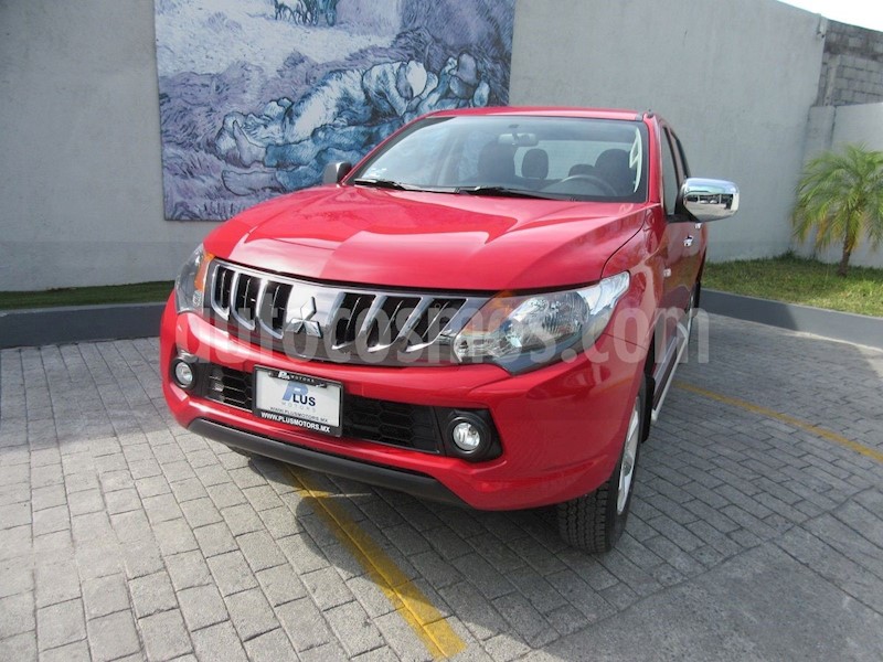 foto Mitsubishi L200 4x4 2.5L DI-D Cabina Doble usado (2019) color Rojo precio $409,000