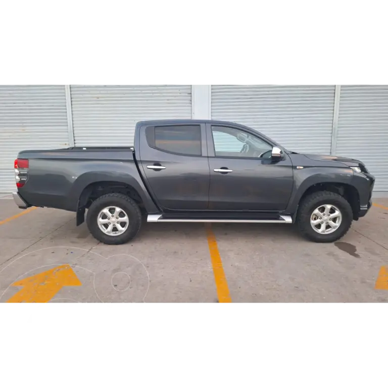 foto Mitsubishi L200 GLX Diésel 4x4 usado (2022) color Gris precio $445,000