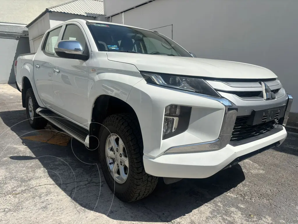foto Mitsubishi L200 GLX 4x2 usado (2020) color Blanco precio $345,000