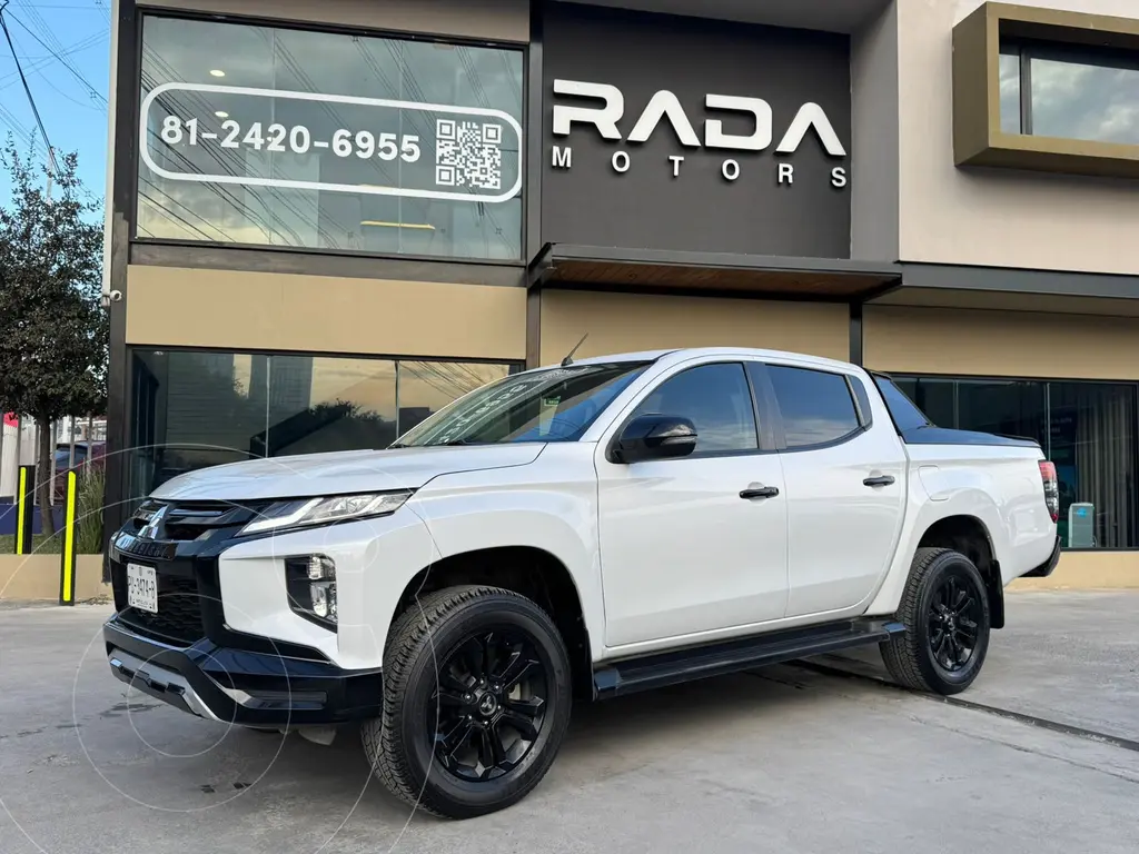 foto Mitsubishi L200 GLS Diésel  4x4 Aut usado (2023) color Blanco precio $555,800