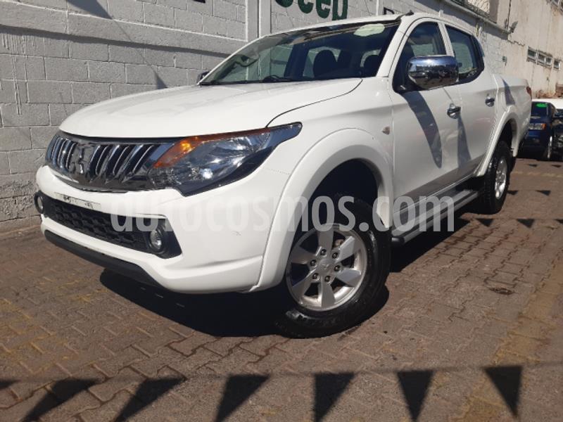 foto Mitsubishi L200 4x2 2.4L Cabina Doble usado (2016) color Blanco precio $240,000