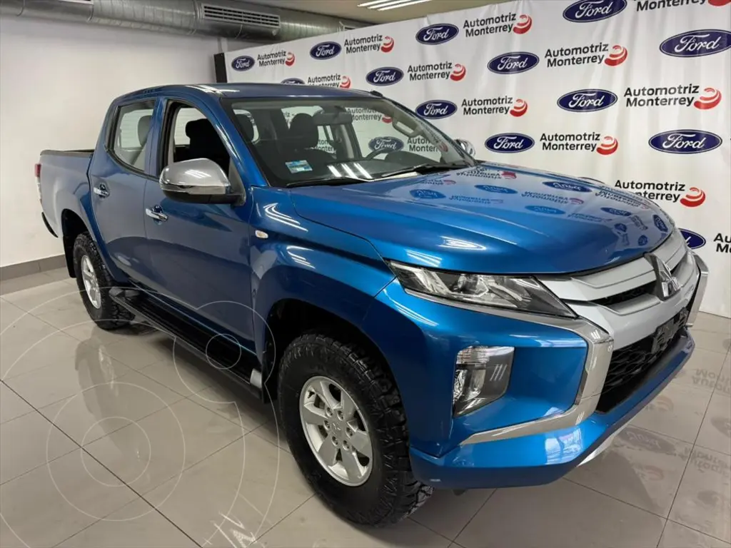 Mitsubishi L200 GLX 4x2 usado (2023) color Azul precio $379,000