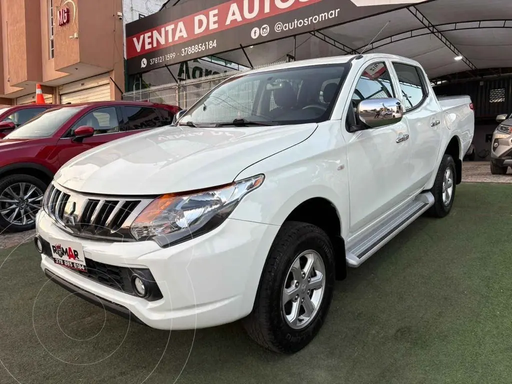 foto Mitsubishi L200 4x4 2.5L DI-D Cabina Doble usado (2019) color Blanco precio $329,999