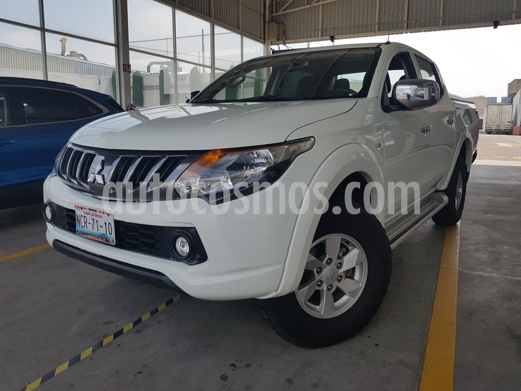 foto Mitsubishi L200 4x2 2.4L Cabina Doble usado (2018) color Blanco precio $320,000