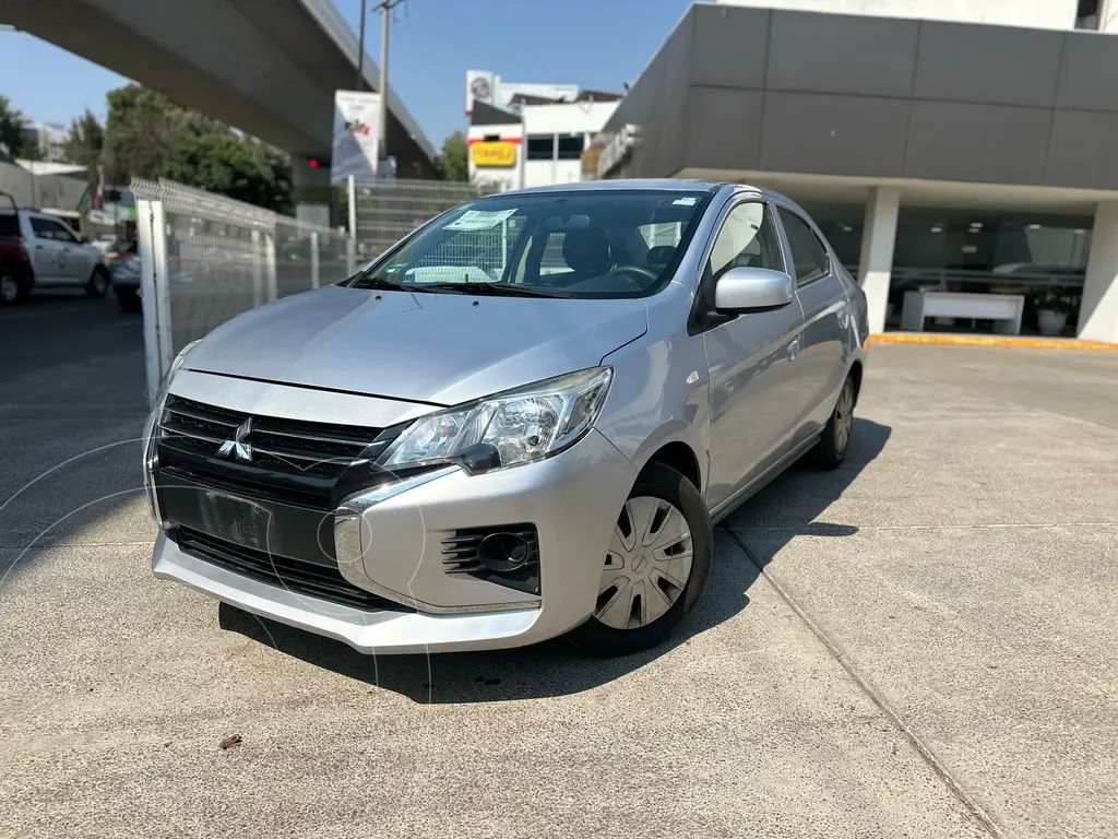 foto Mitsubishi Mirage GLX CVT usado (2023) color plateado precio $219,900