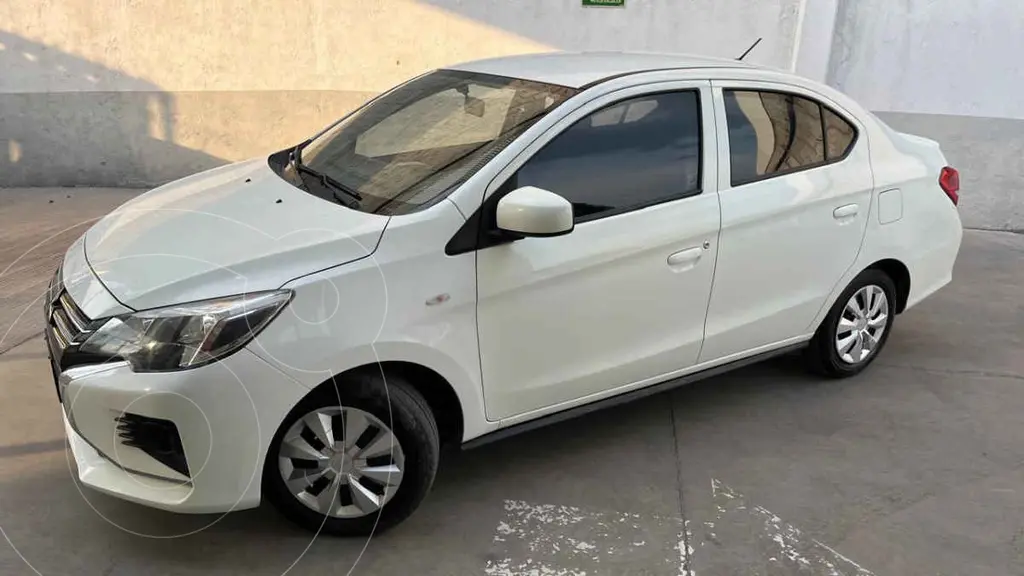 foto Mitsubishi Mirage GLX CVT usado (2023) color Blanco precio $235,000
