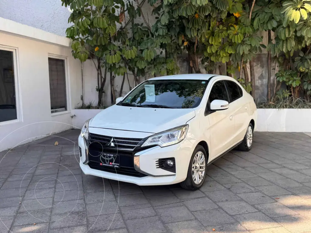 foto Mitsubishi Mirage GLS CVT usado (2023) color Blanco precio $240,000