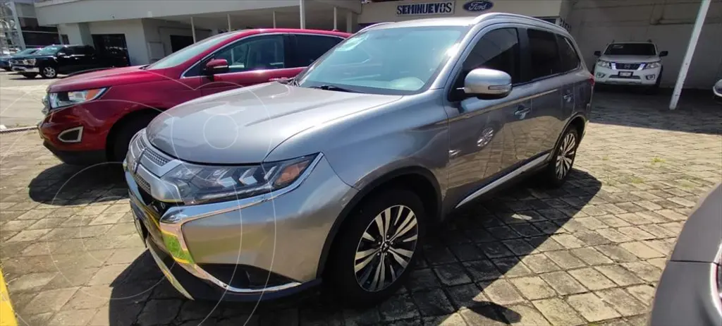 foto Mitsubishi Outlander SE usado (2019) color Gris precio $360,000