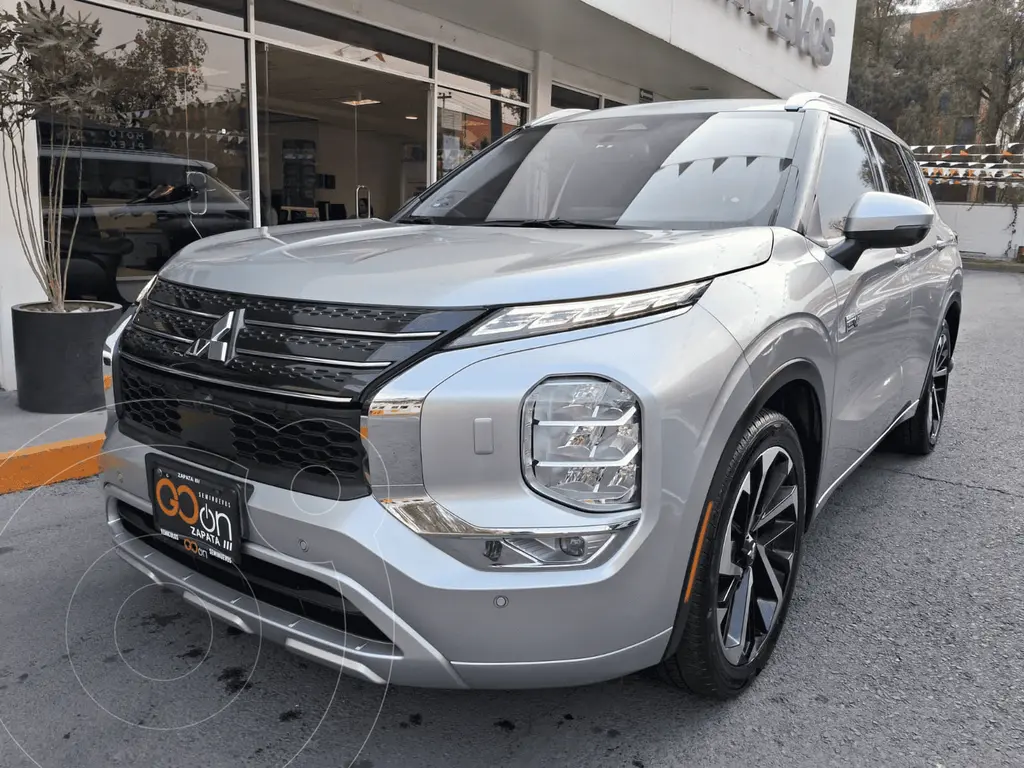 foto Mitsubishi Outlander Limited usado (2023) color MITS STERLING SILVER precio $595,000
