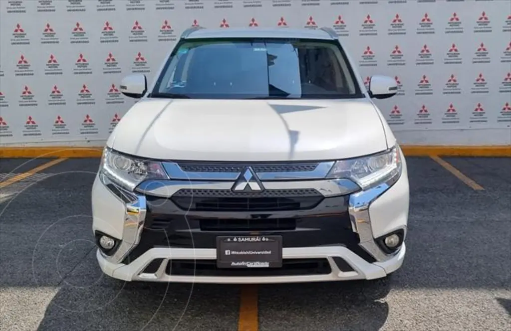 foto Mitsubishi Outlander SE Plus usado (2020) color Blanco precio $275,000
