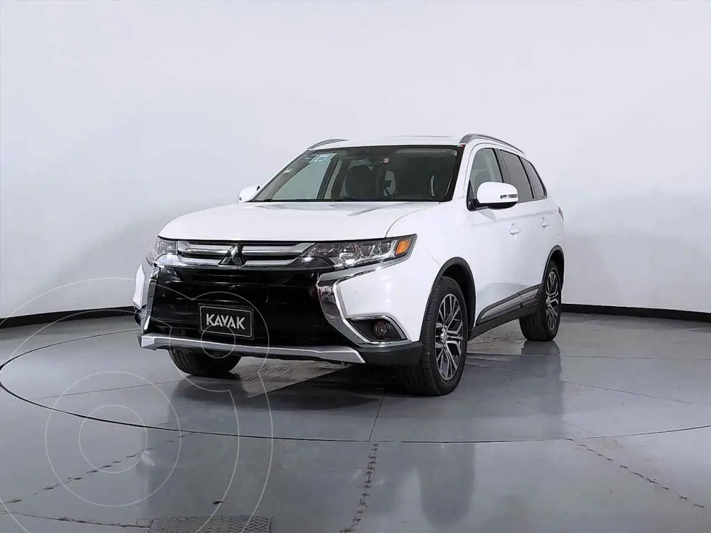 Mitsubishi Outlander SE Plus usado (2017) color Negro precio 354,999