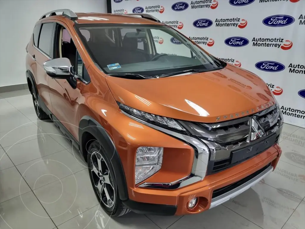 foto Mitsubishi Xpander 1.5L Cross usado (2023) color Naranja precio $350,000