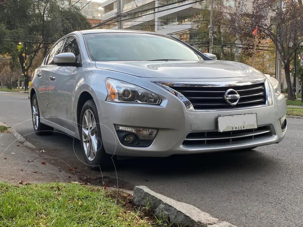 Nissan Altima Exclusive Usado Color Gris Precio