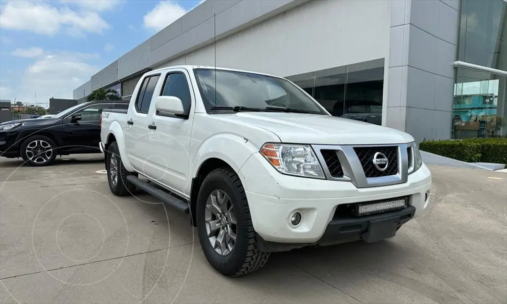 foto Nissan Frontier PRO-4X 4X4 V6 usado (2019) color Blanco precio $450,000