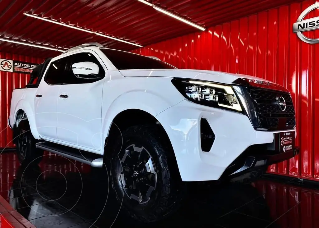foto Nissan Frontier  DC Diésel 4x4 usado (2023) color Blanco precio $599,000
