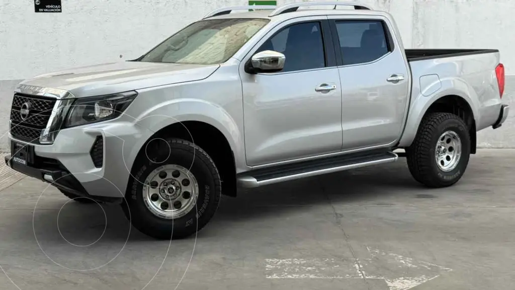 foto Nissan Frontier  LE usado (2023) color Plata precio $494,000