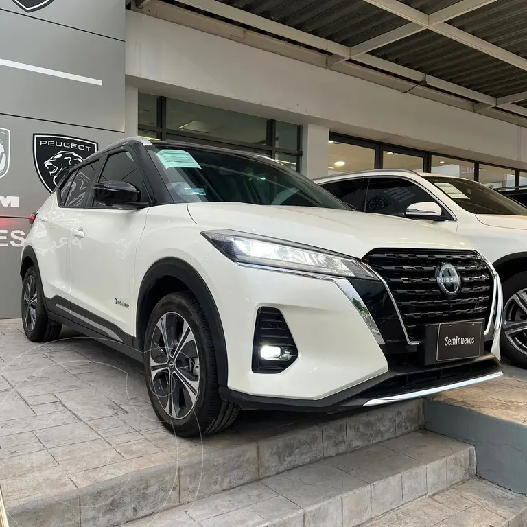 foto Nissan Kicks Platinum Aut usado (2023) color Blanco Perla precio $455,000