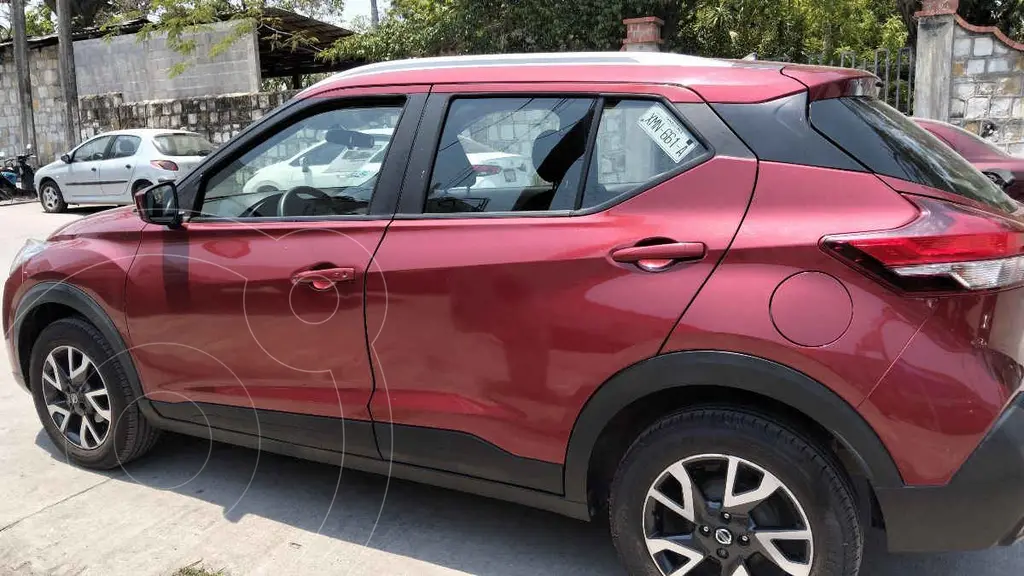 foto Nissan Kicks Sense usado (2020) color Rojo precio $289,900