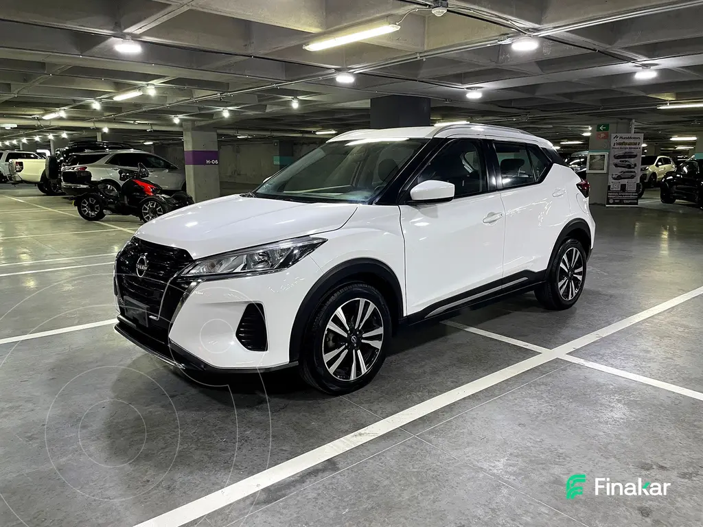 foto Nissan Kicks Advance usado (2022) color Blanco precio $300,000