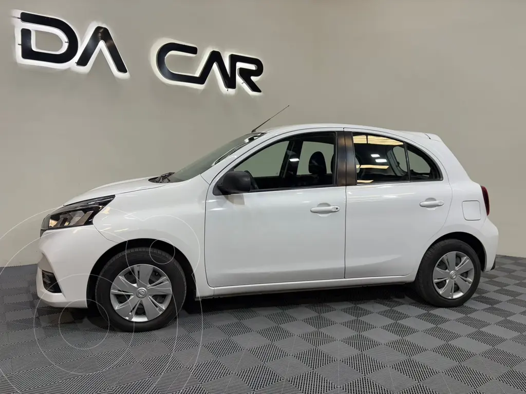 foto Nissan March Sense Aut usado (2022) color Blanco precio $228,000