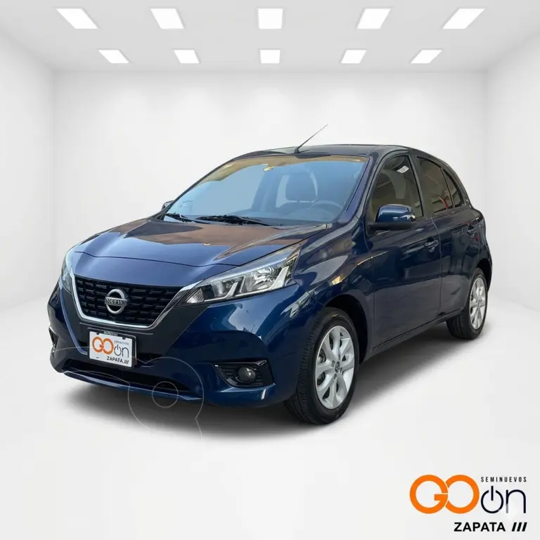 foto Nissan March Advance usado (2024) color NISRAYAZUL COBALTO precio $235,000