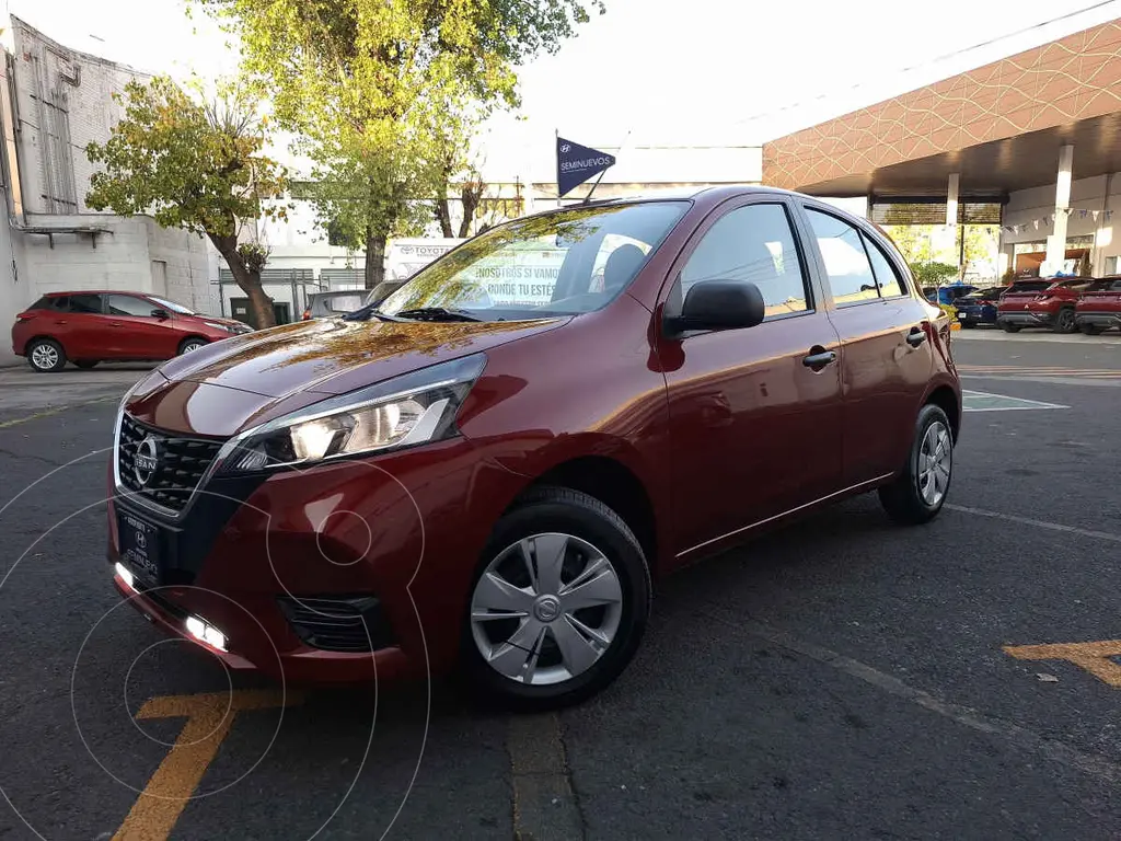 foto Nissan March Sense usado (2023) color Vino Tinto precio $228,000