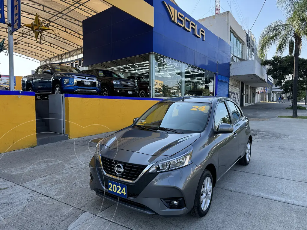 Nissan March Advance usado (2024) color Gris Oxford precio $289,000