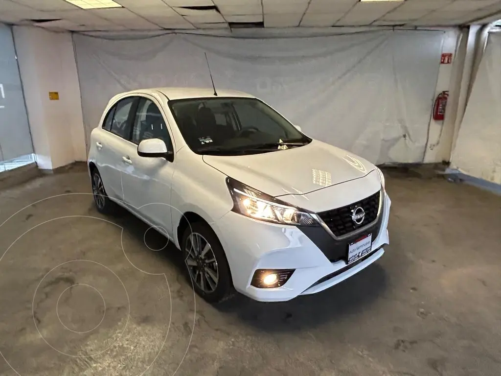 foto Nissan March Exclusive usado (2024) color Blanco precio $299,800