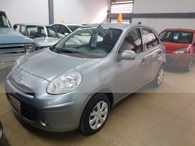 foto Nissan March Visia usado