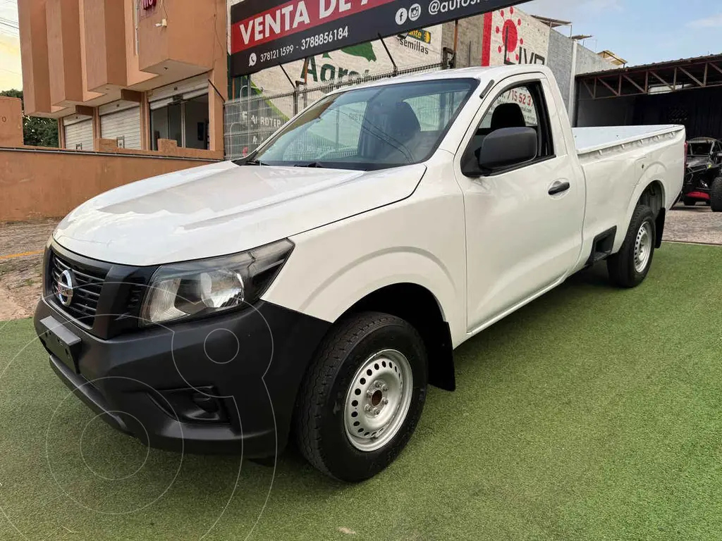 foto Nissan NP300 2.4L Chasis Dh usado (2020) color Blanco precio $329,999