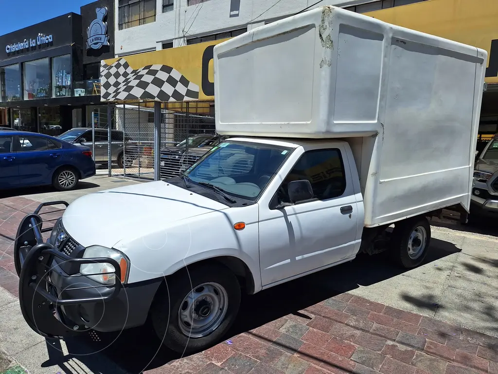 foto Nissan NP300 2.4L Chasis usado (2014) color Blanco precio $223,000