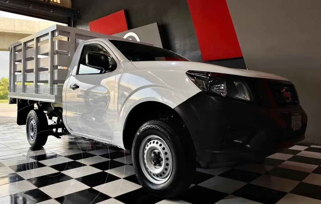 foto Nissan NP300 2.5L Chasis Cabina Dh A/A Paquete de Seguridad usado (2020) color Blanco precio $359,000
