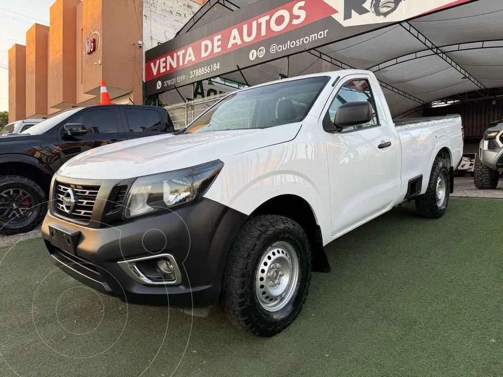 foto Nissan NP300 2.4L Doble Cabina Lujo usado (2020) color Blanco precio $329,999