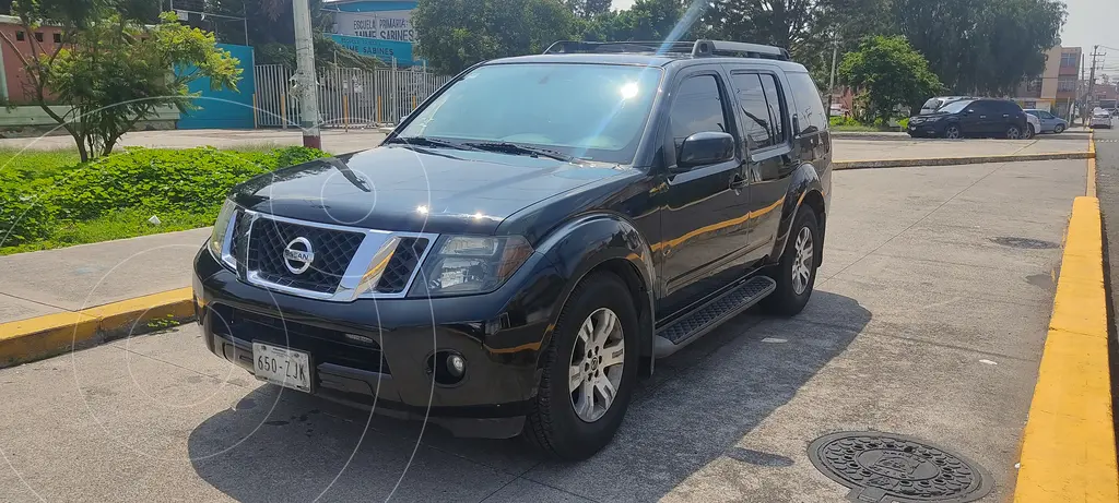 Nissan Pathfinder SE 4x2 Premium 2010