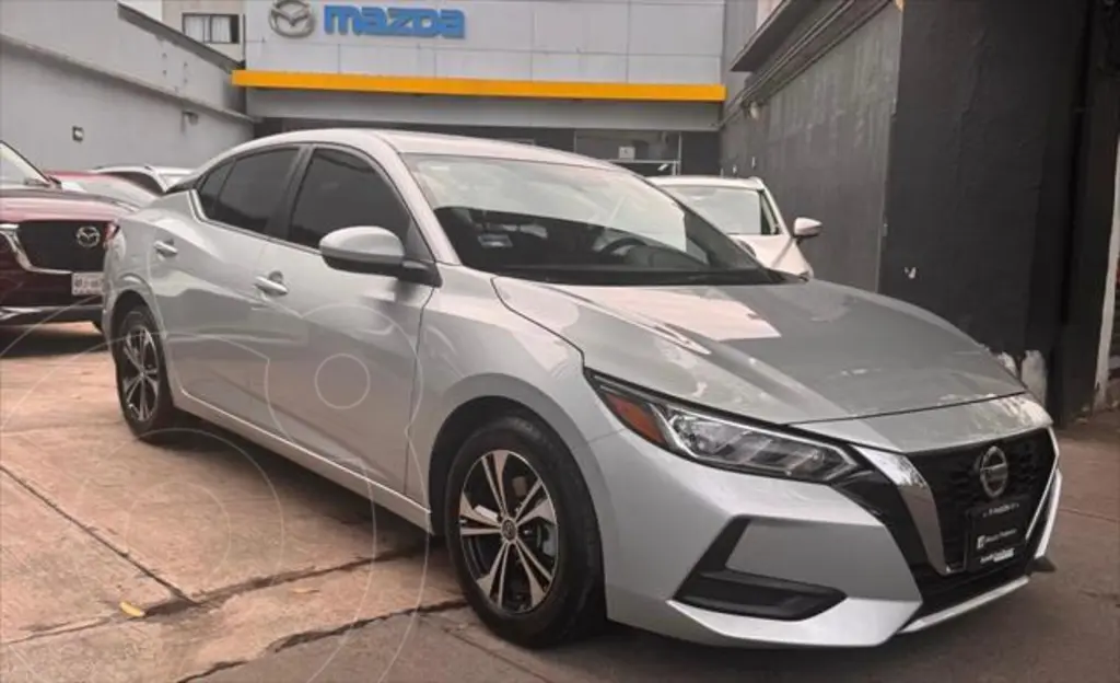 foto Nissan Sentra Sense Aut usado (2023) color plateado precio $350,000