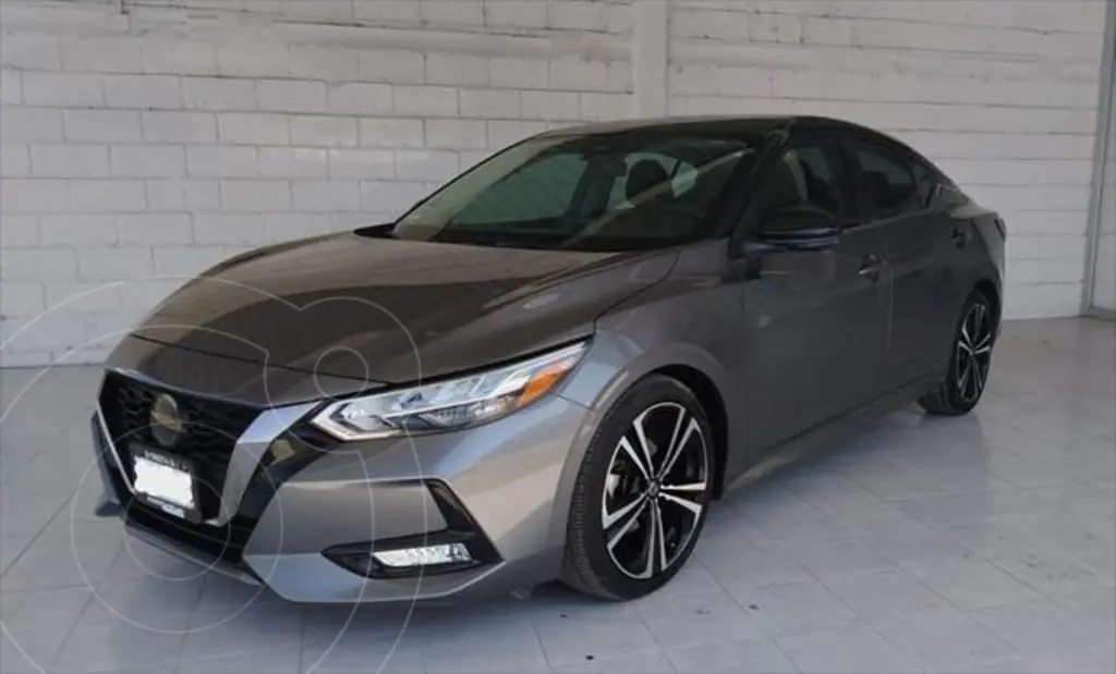 foto Nissan Sentra SR Aut usado (2022) color Gris precio $303,000
