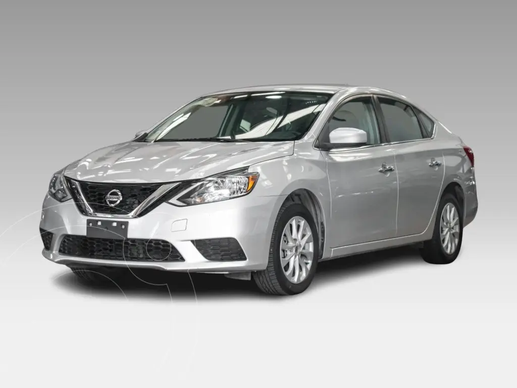 Nissan Sentra Sense usado (2019) color plateado precio $230,000