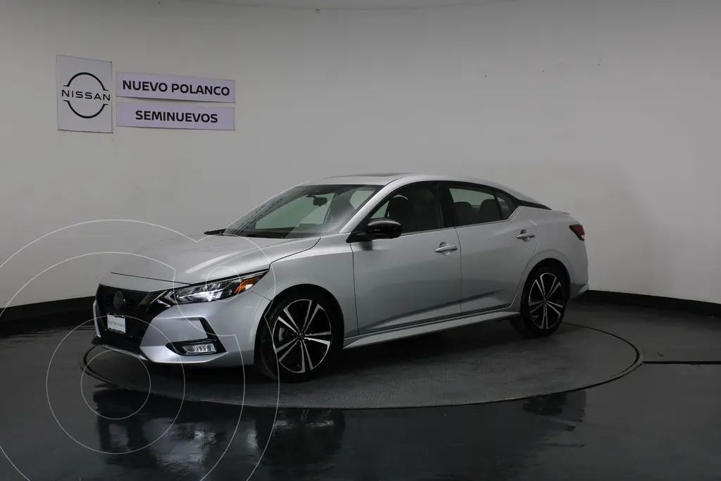 foto Nissan Sentra SR Aut usado (2023) color plateado precio $369,000