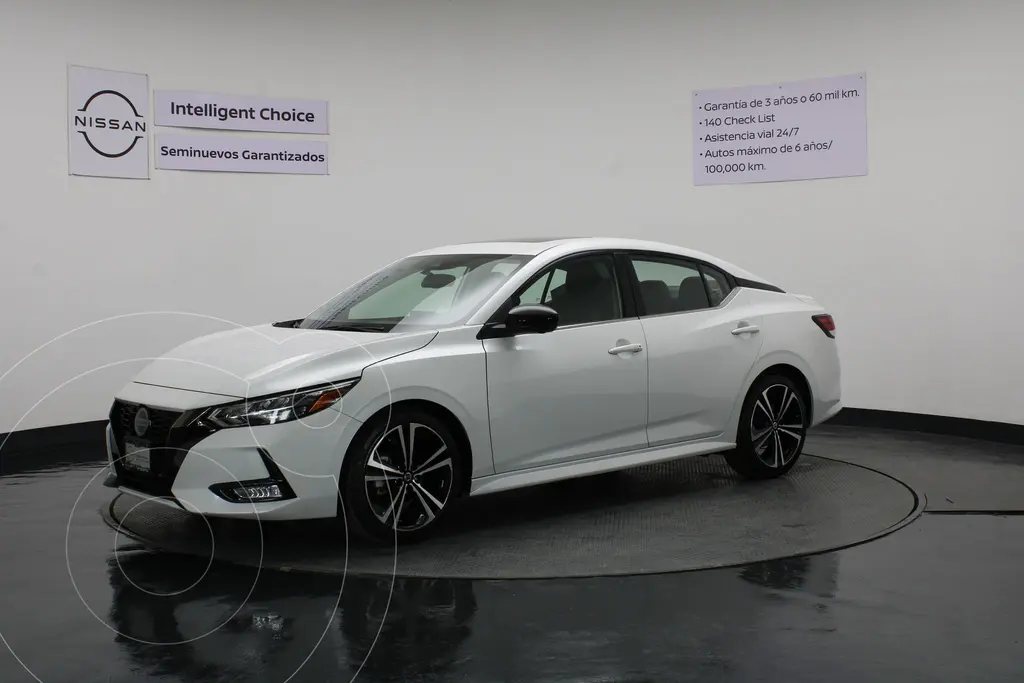 foto Nissan Sentra SR Platinum Aut usado (2023) color Blanco precio $369,000