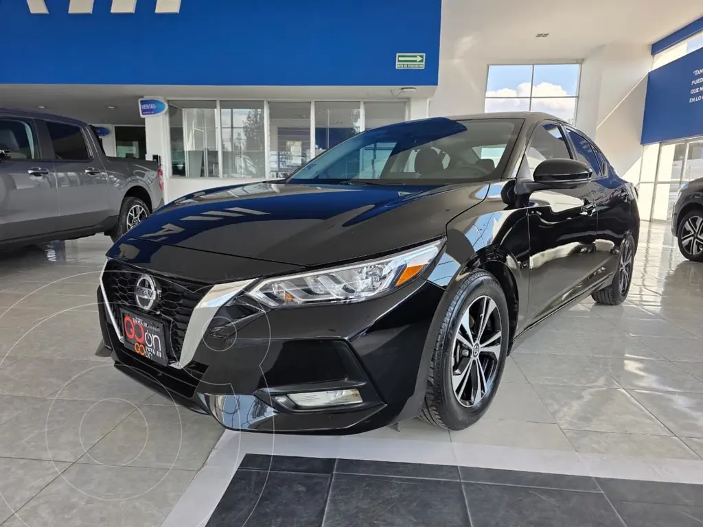 foto Nissan Sentra Advance usado (2023) color Negro precio $324,800