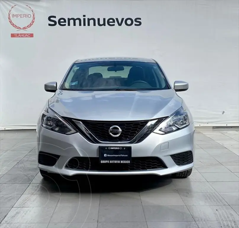 Nissan Sentra Sense usado (2019) color plateado precio $230,000