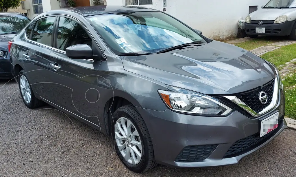 Nissan Sentra Sense usado (2018) color Gris Oxford precio 235,000